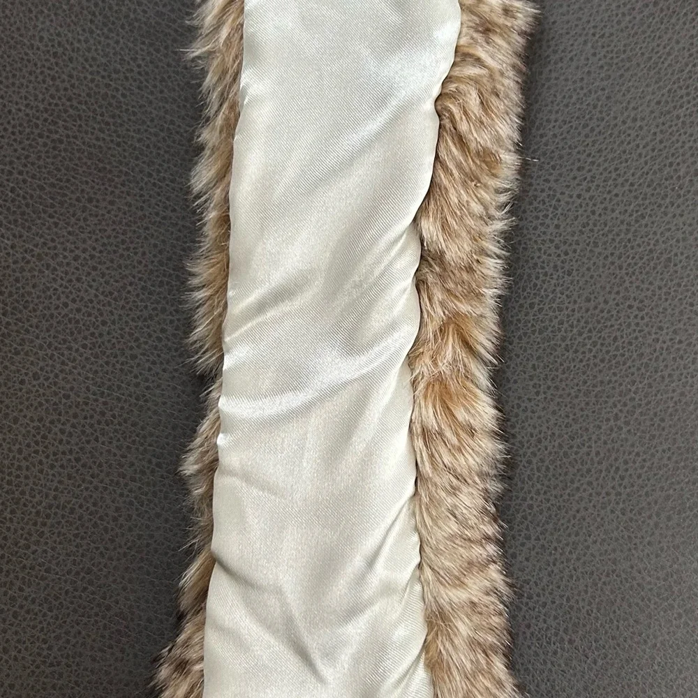 Pottery Barn Faux Fur Bottle Wrap With Sparkling Jewel - Picture 5 of 7